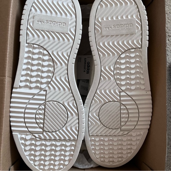 BNWT Adidas Originals classic sneakers - size 8.5 - Picture 4 of 5